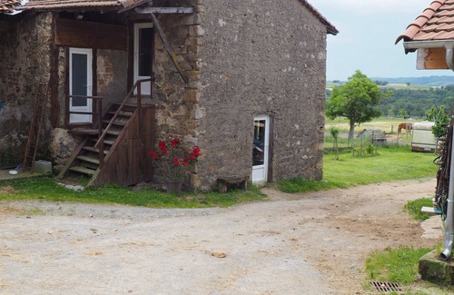 Souternon Cabaña | Gîte 'Lieu De Stages' with Mountain View, Shared Terrace and Garden