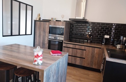 Feugarolles Casa | Gite Lou Héouguet: atypical industrial-style house (Rated 4****)