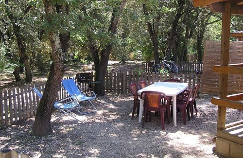 Vers-Pont-du-Gard Chalet De Esquí | Gite Marius Vers Pont du Gard en Provence, river and swimming pool