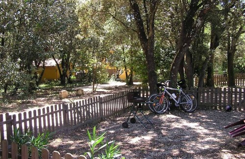 Vers-Pont-du-Gard Chalet De Esquí | Gite Marius Vers Pont du Gard en Provence, river and swimming pool