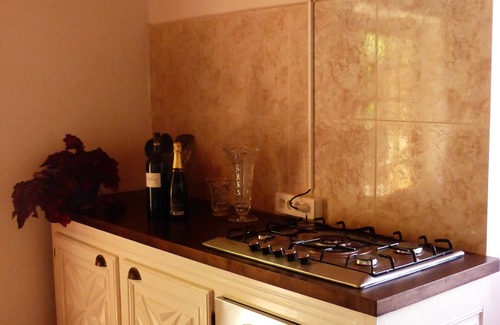 Frayssinet-le-Gelat Casa | Casa rural al borde del bosque, casa con jacuzzi.