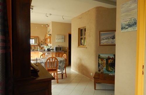Habere-Poche Chalet De Esquí | Apartamento en la planta baja de una cabaña de madera real en el antiguo taller del pintor