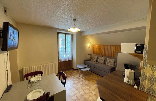 Saint-Jean-de-Sixt Apartamento | Gite PAQUERETTE with SPA and SWIMMING POOL