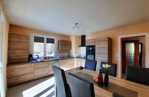 Foncine-le-Haut Apartamento | GITE PERCE NEIGE HAUT JURA CALM AND WARM.