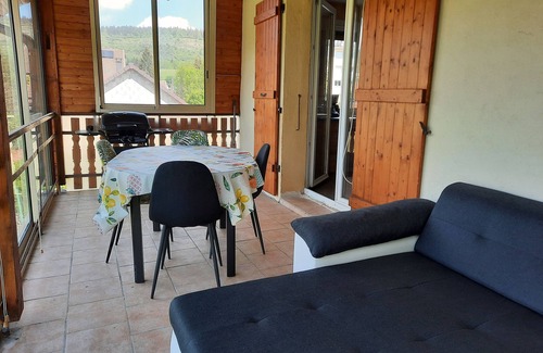 Foncine-le-Haut Apartamento | GITE PERCE NEIGE HAUT JURA CALM AND WARM.