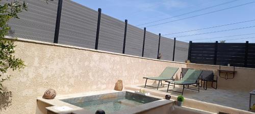 Graveson Casa | Gite pour deux avec bassin relaxant sans vis a vis