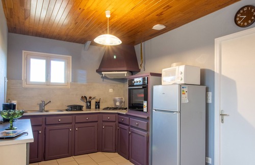 Montignac Casa | Gîte Prairie – Encanto y Tranquilidad en el Périgord Noir, Piscina Compartida, Terraza y Naturaleza