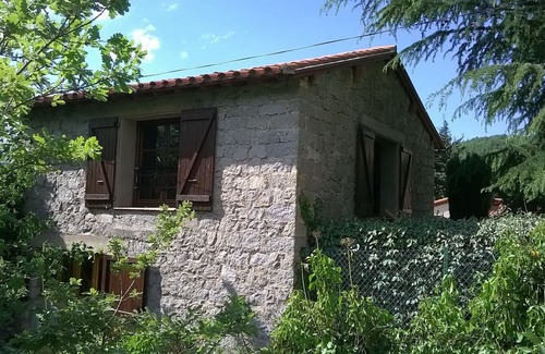 Vernet-les-Bains Cabaña | Alquiler de casas rurales y B & B en las estribaciones de la montaña del Canigó con piscina.