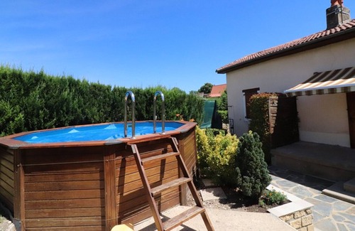 Saint-Santin-de-Maurs Cabaña | Gite Saint-Santin-de-Maurs, 3 bedrooms, 6 persons