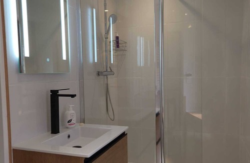Loubressac Apartamento | Gîte/Studio sleeps 2 with enclosed garden (pets welcome) and large shower.