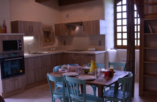 Sebrazac Casa | Casa rural *** "El patio pavimentado"