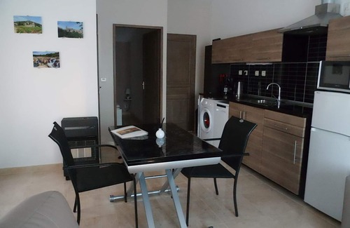 Saint-Marcel-de-Careiret Cabaña | Albergue con piscina privada.