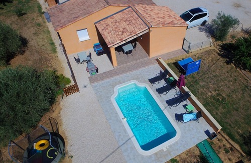 Saint-Marcel-de-Careiret Cabaña | Albergue con piscina privada.