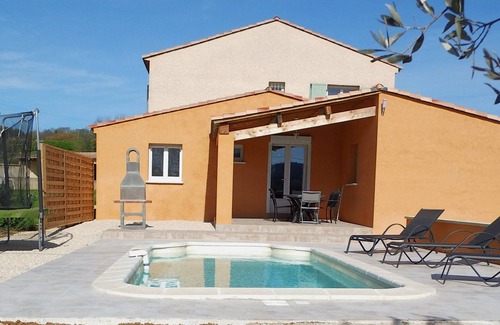 Saint-Marcel-de-Careiret Cabaña | Albergue con piscina privada.