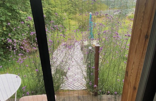 Valojoulx Apartamento | Gite Wildflower Lane, 4k to Montignac Lascaux, fly screens