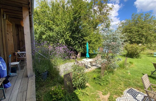 Valojoulx Apartamento | Gite Wildflower Lane, 4k to Montignac Lascaux, fly screens