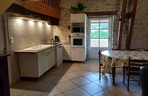 Mauroux Casa | Gite with large swimming pool, play area, adapted for wheelchair users. Quality bedding.