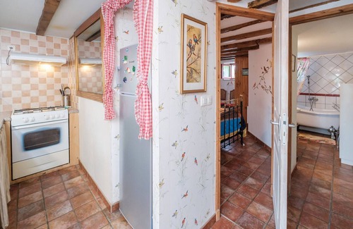 Jouillat Casa | Cabaña inusual con piscina cubierta climatizada, privada, estanque, animales.