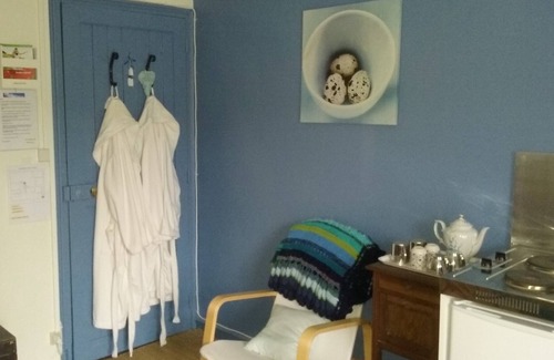 Lamorville Cama Y Desayuno | Casa rural con dormitorio independiente y sala de estar / cocina Le Ciel Bleu