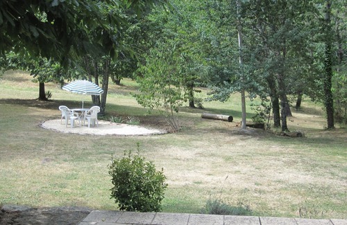Montclera Casa | tranquila casa de campo con piscina