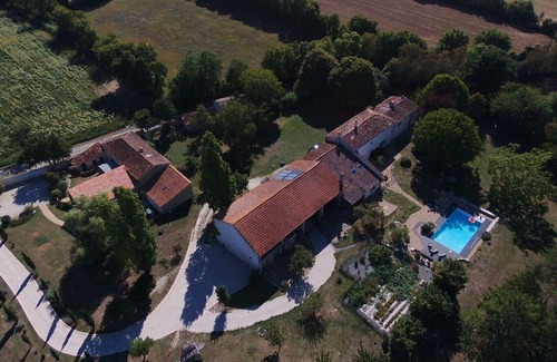 Chambon Casa | Gîte with swimming pool at Les Ormeaux, charming location, calm and greenery, sleeps 10, 4*.