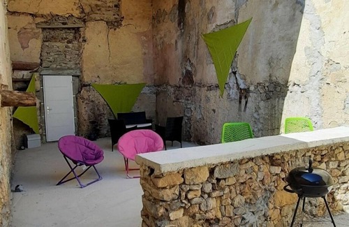 Mouthoumet Casa | Cottage con Wifi y Jacuzzi Para 2-3 Personas a un Precio Bajo, Cerca de los Castillos Cátaros