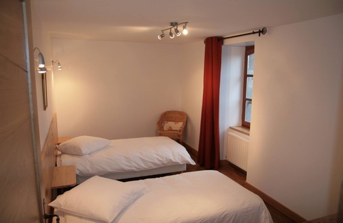Arpajon-sur-Cere Casa | FOREST GITES: BIRCHES