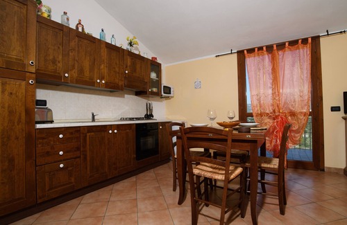 Imperia Villa | Apartamento Giulia en Villa con jardín, aparcamiento, piscina cubierta compartida