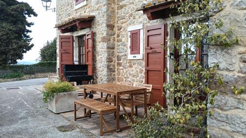 Poderi Apartamento | GiuMa Tuscany Historic Country House with Patio near Saturnia Spa