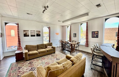 Fayetteville Apartamento | “Give My All for Tennessee” in Downtown Fayetteville Near Jack Daniels