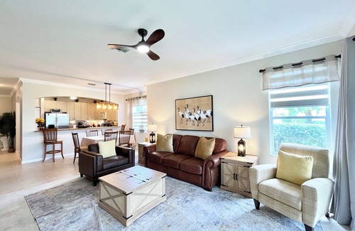 Fort Pierce Casa | GL 304 Pond View Townhome Welcome to Paradise!