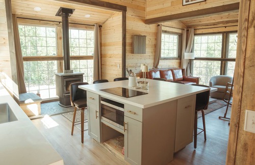 Essex Cabina | Glacier Cabin, Hot Tub, Stunning views, RV Hookup