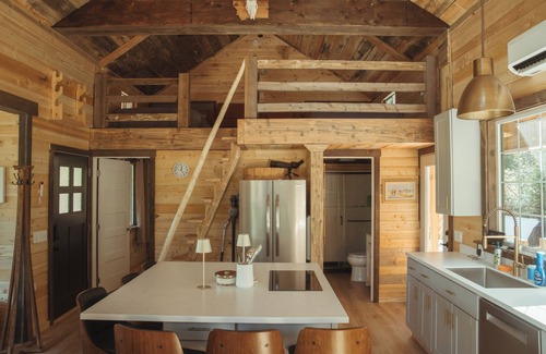 Essex Cabina | Glacier Cabin, Hot Tub, Stunning views, RV Hookup