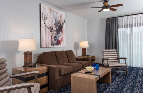 Lake Delton Complejo | Glacier Canyon Resort con acceso gratuito a WaterParks y otros servicios
