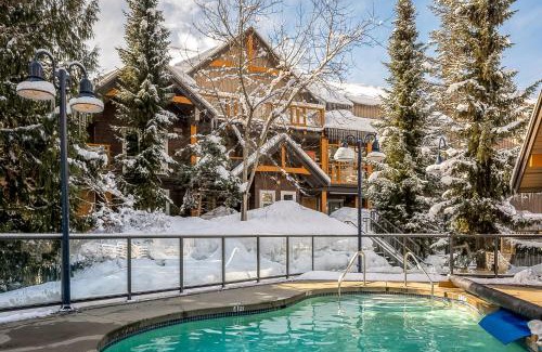 Village North Apartamento | Glacier's Reach 115