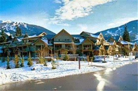 Village North Apartamento | Glacier's Reach 115b