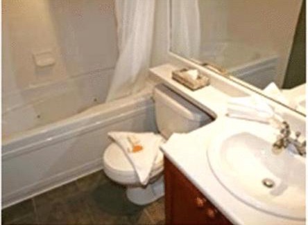 Village North Apartamento | Glacier's Reach 115b