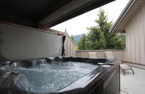 Village North Apartamento | Glacier's Reach by Whistler Retreats
