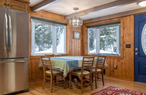 Agpar Casa | Glacier Snow Fox Lodge - Inside Glacier Park - Creek-front