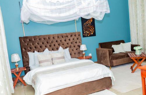 Moshi Cabina | Glacier View Lodge