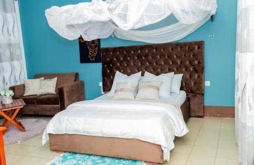 Moshi Cabina | Glacier View Lodge