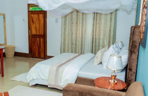 Moshi Cabina | Glacier View Lodge