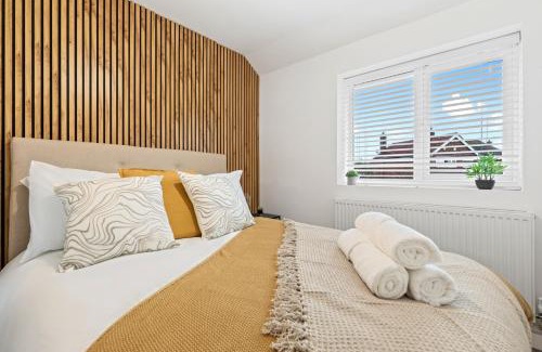 Welford Casa | Glade House-3-Bed Home with Free Parking I Free Wifi I 65-inch TV