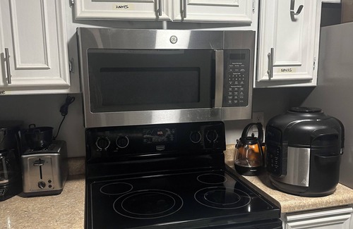 South St. Paul Condominio | Gladelle. A beautiful home away from home. Cozy, Comfortable and Peaceful.