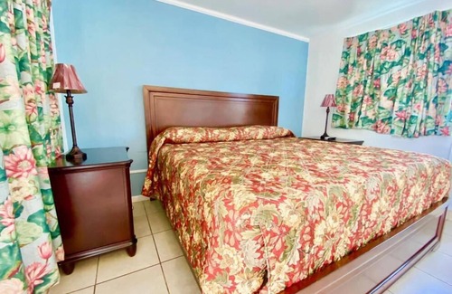 East Naples Hotel | Glades Motel