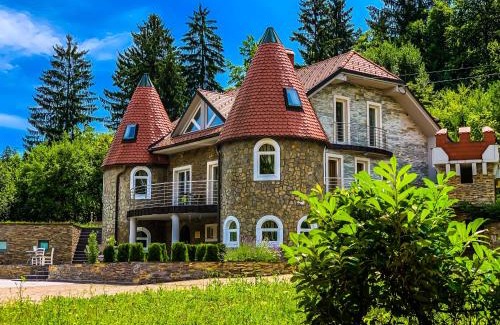 Vrhnika Casa | Gladiaterra Castle