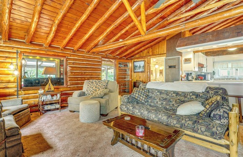 Gladwin Cabaña | Gladwin Lakefront Cottage w/ Deck, Grill!