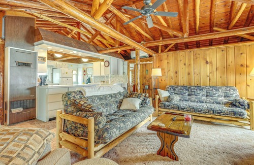 Gladwin Cabaña | Gladwin Lakefront Cottage w/ Deck, Grill!