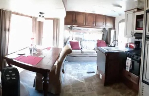 Millersview Casa | Glam Camper in Lakeside Vineyard