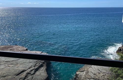 Honolulu Casa | Glam Mid Century Modern 4-bedroom oceanfront estate in wonderful Honolulu